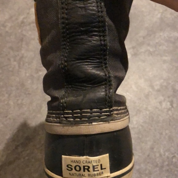 Sorel boots - Picture 7 of 8